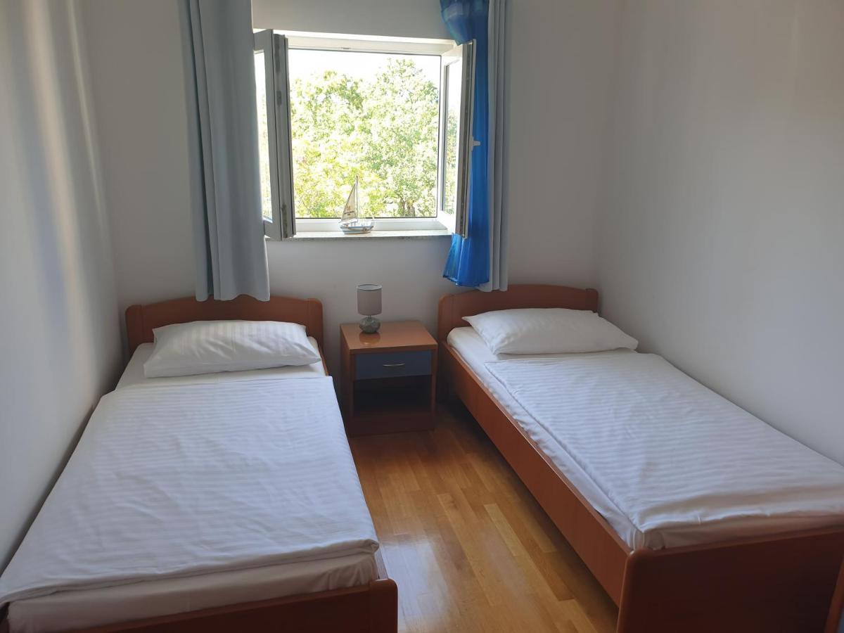 Apartments Mare & Mons Deluxe Малинска Екстериор снимка