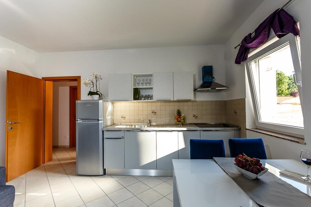 Apartments Mare & Mons Deluxe Малинска Екстериор снимка