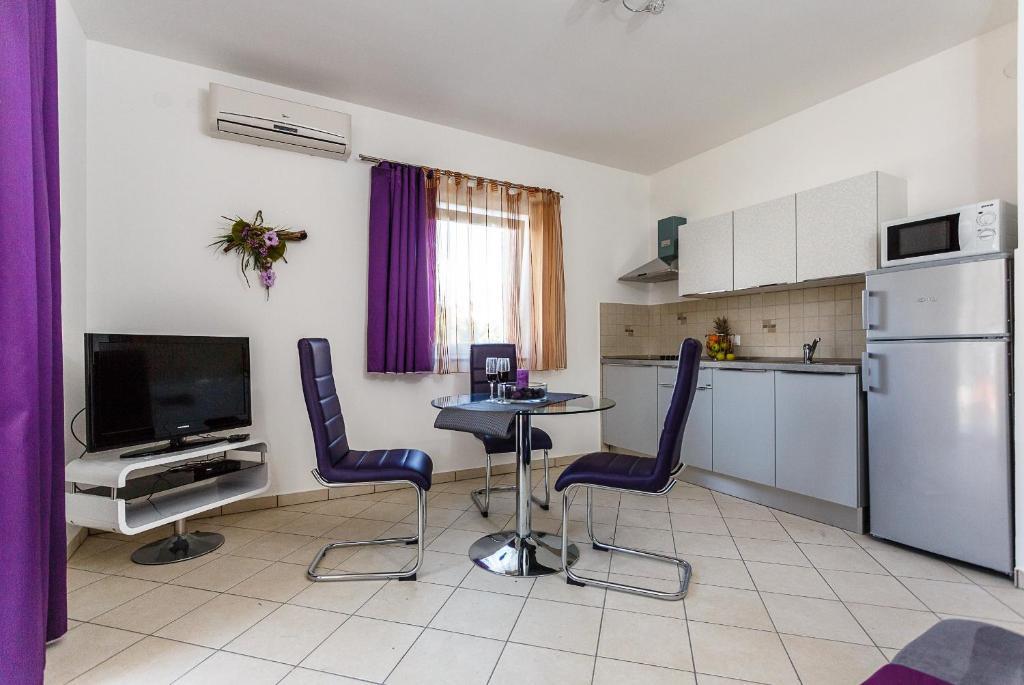 Apartments Mare & Mons Deluxe Малинска Стая снимка