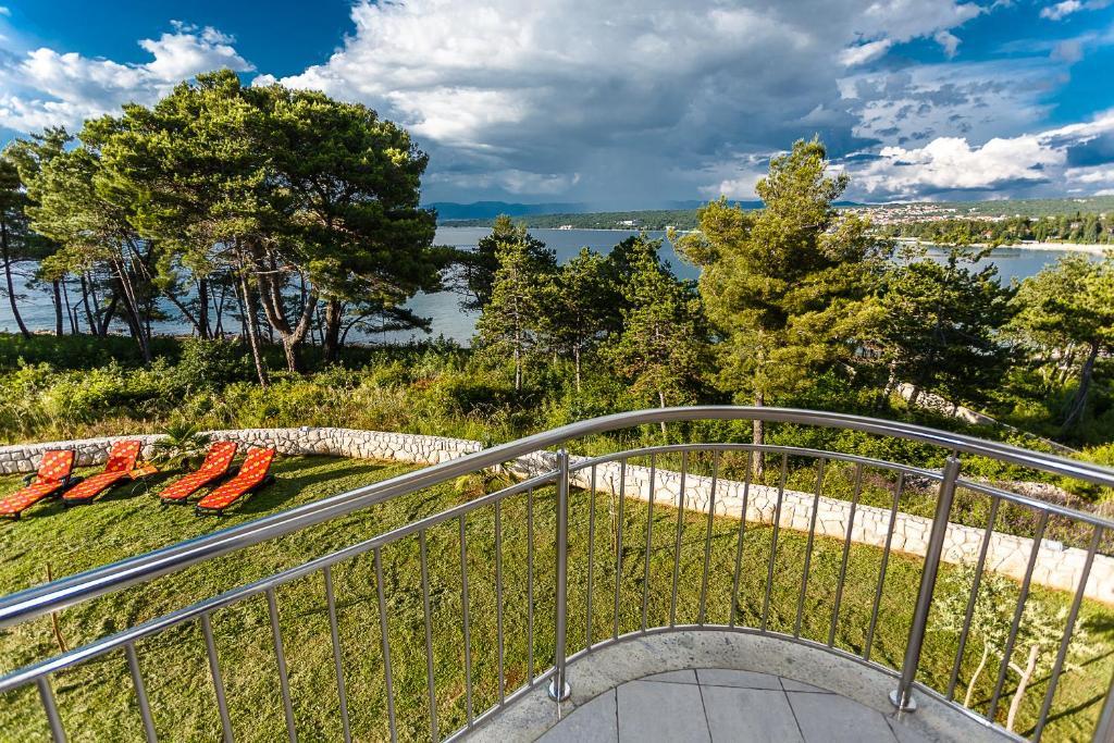 Apartments Mare & Mons Deluxe Малинска Стая снимка