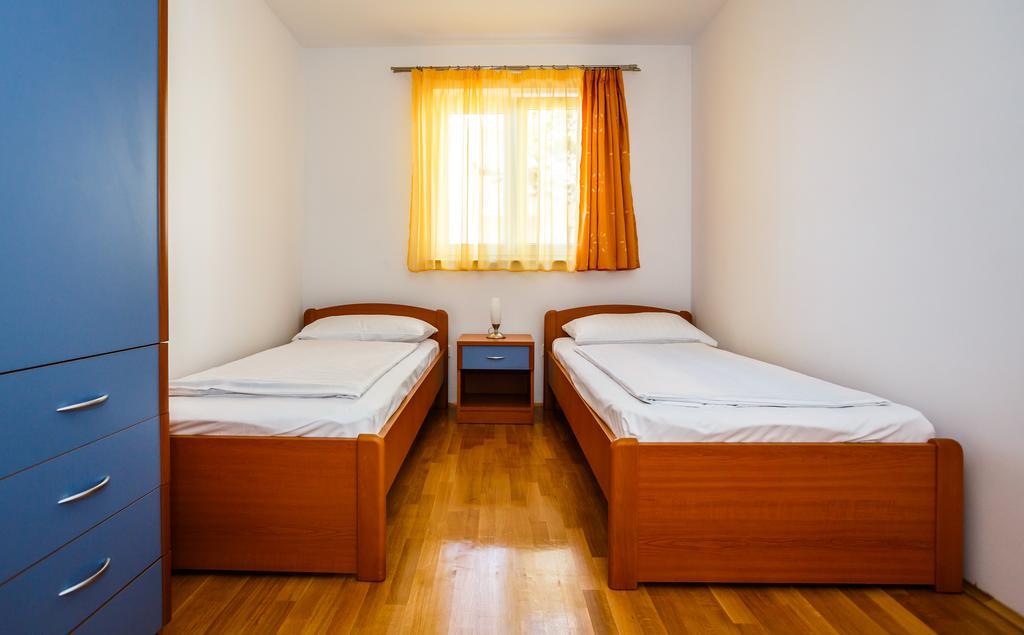 Apartments Mare & Mons Deluxe Малинска Екстериор снимка