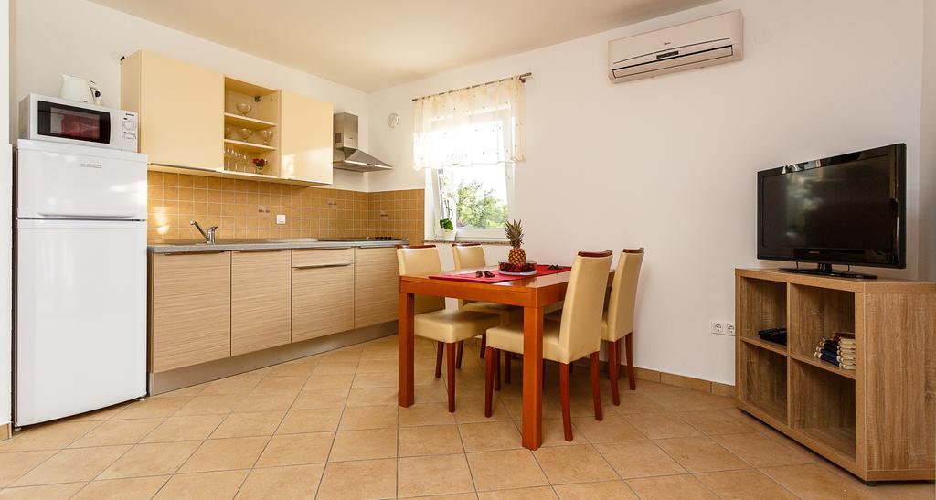 Apartments Mare & Mons Deluxe Малинска Екстериор снимка