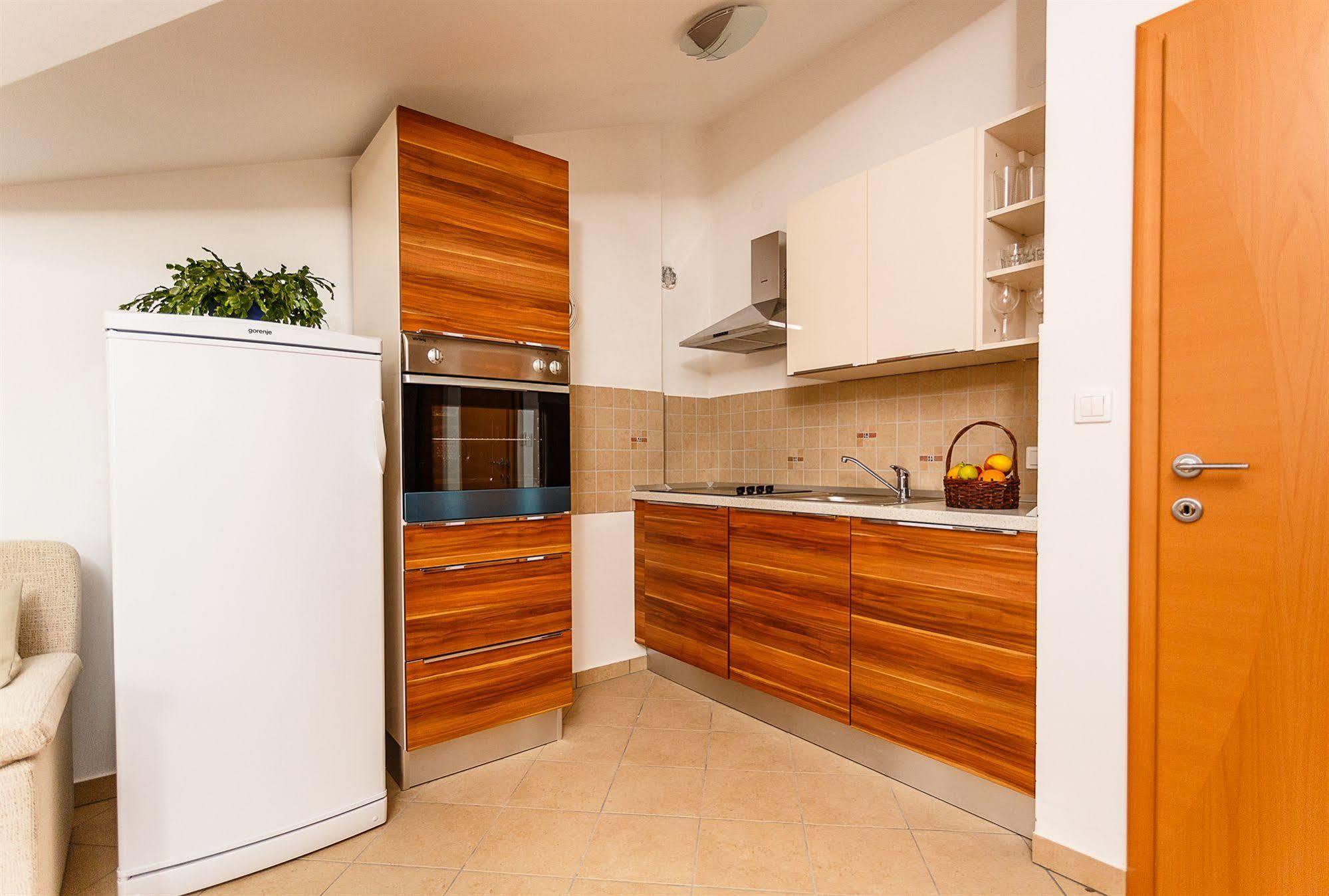 Apartments Mare & Mons Deluxe Малинска Екстериор снимка