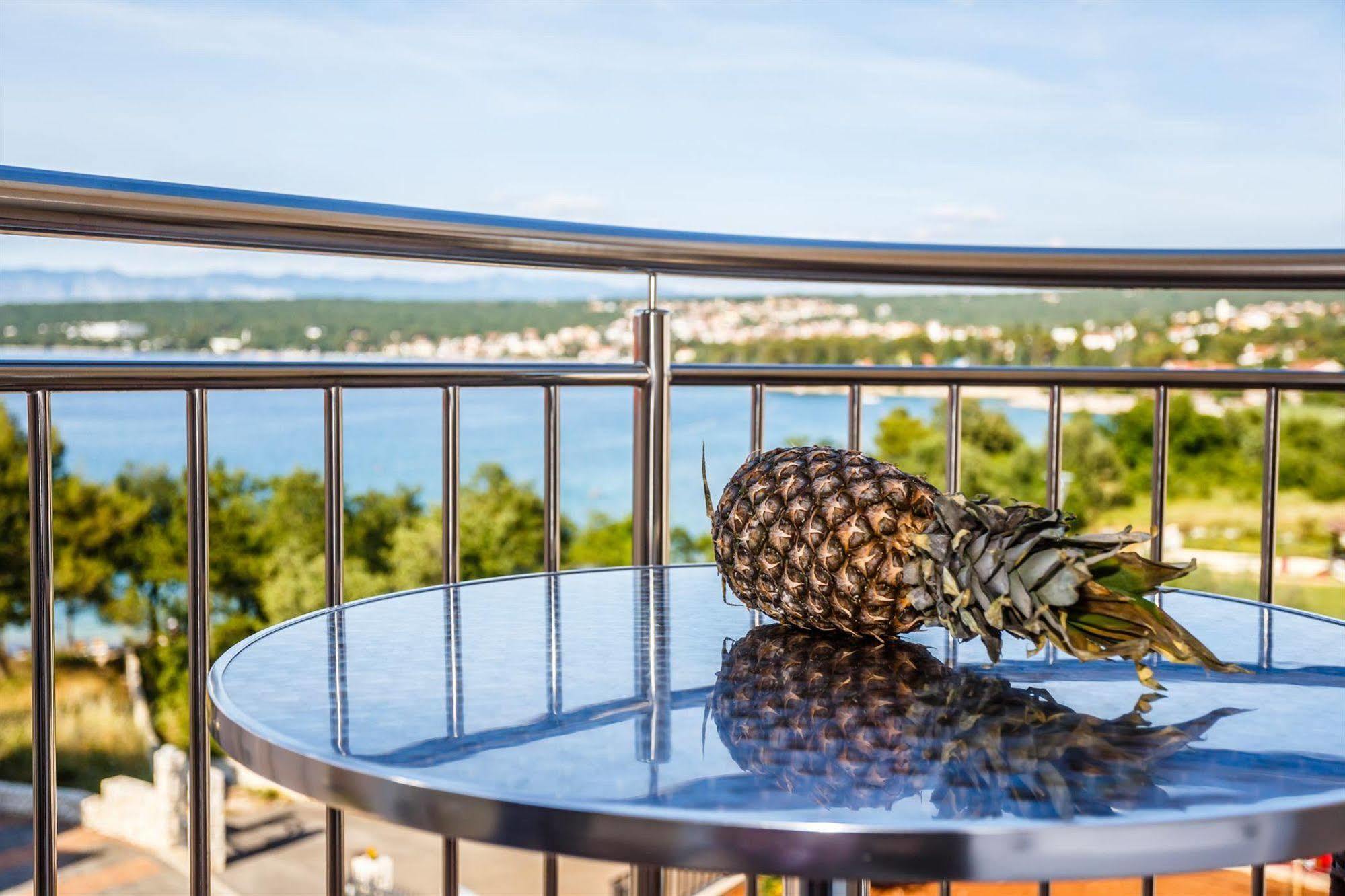 Apartments Mare & Mons Deluxe Малинска Екстериор снимка