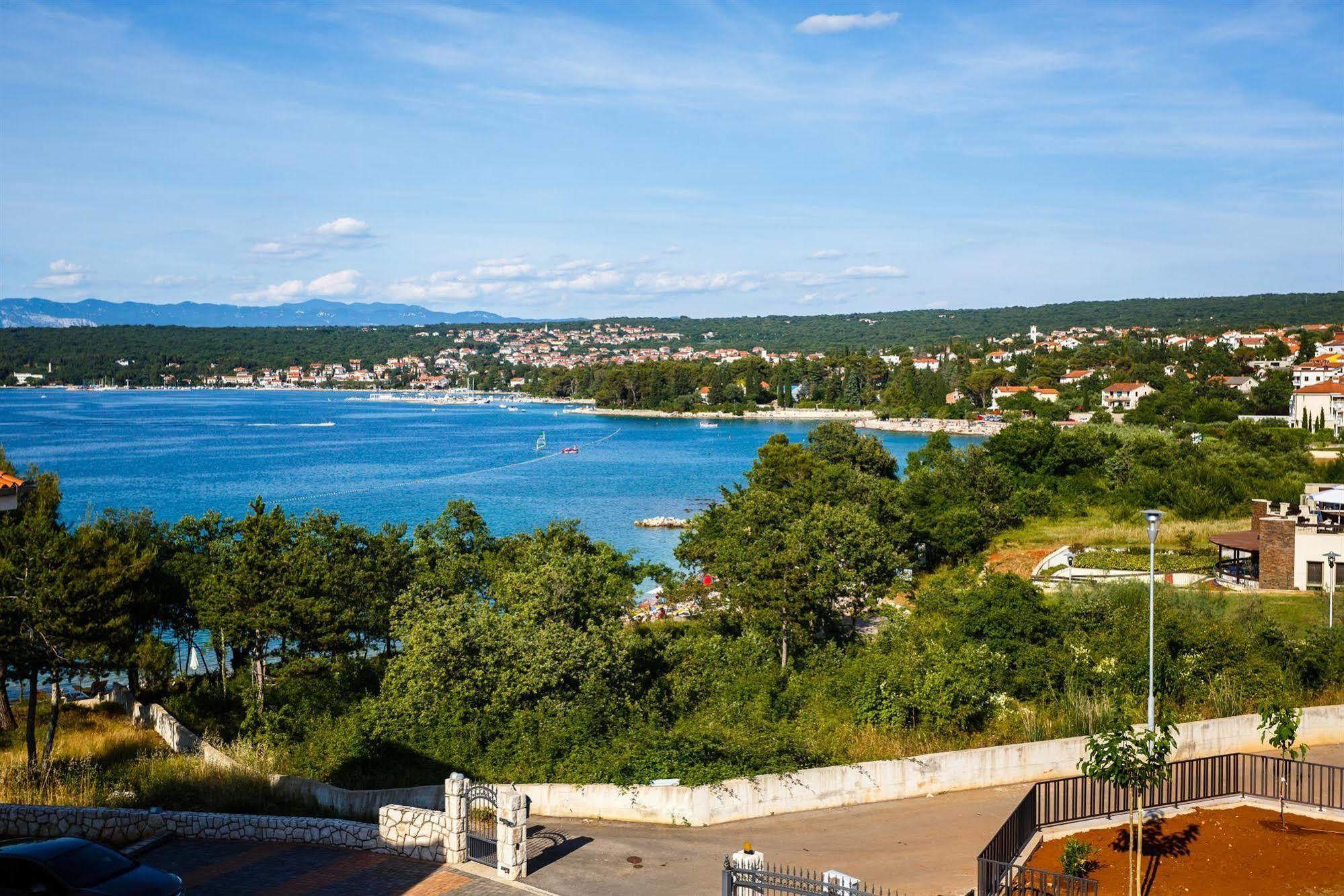Apartments Mare & Mons Deluxe Малинска Екстериор снимка