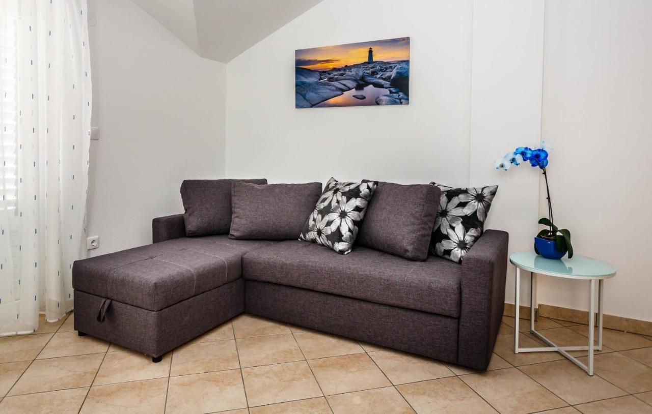 Apartments Mare & Mons Deluxe Малинска Екстериор снимка