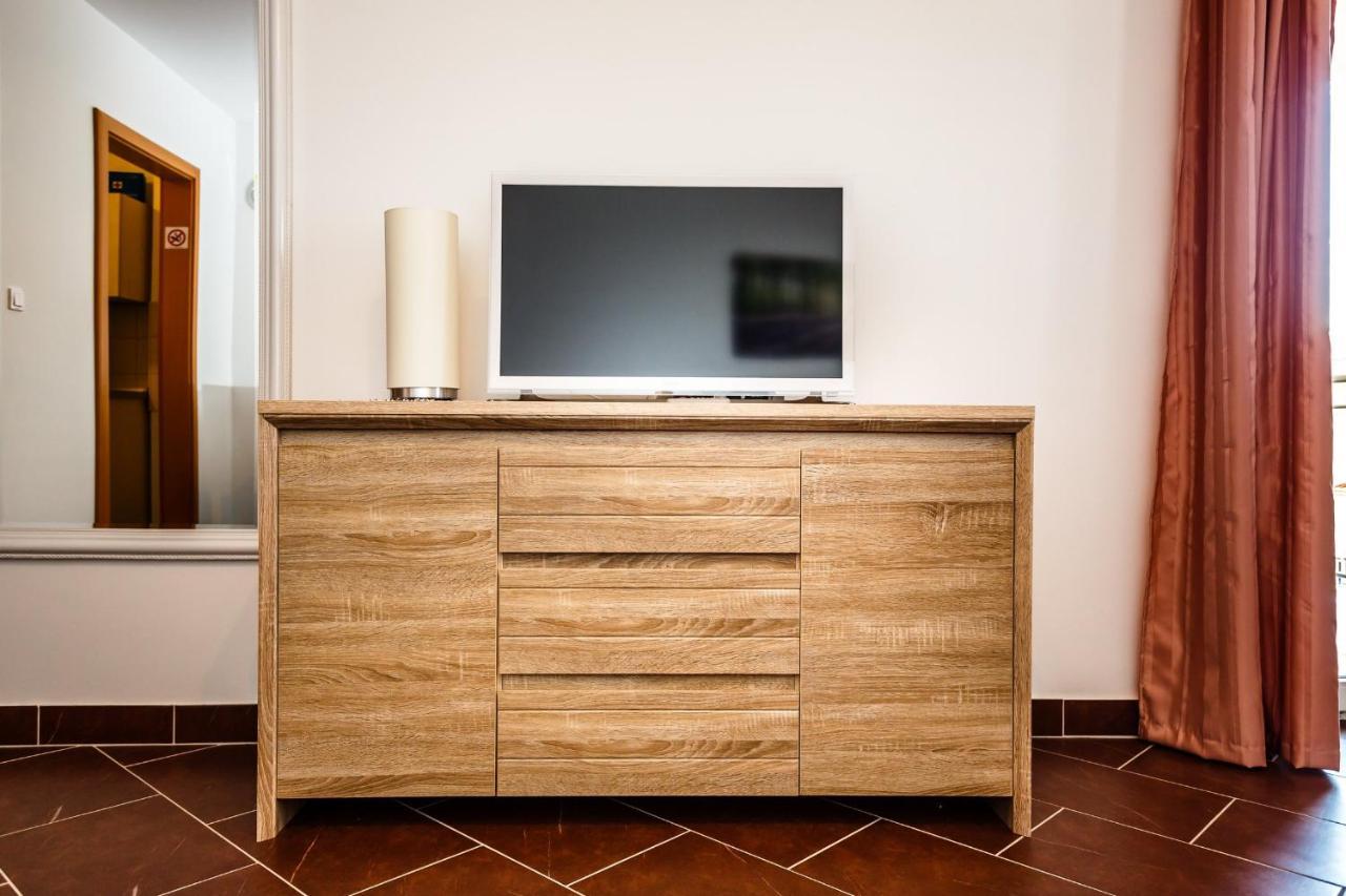 Apartments Mare & Mons Deluxe Малинска Екстериор снимка